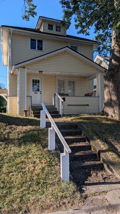 621 Bebb Ave SW in Massillon, OH - Building Photo
