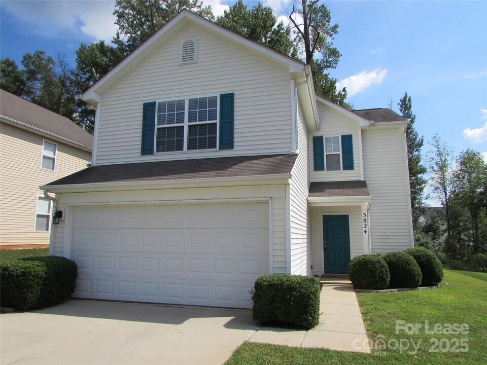 3824 Pimilico Trace Ln in Charlotte, NC - Building Photo