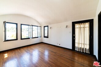 836 Silver Lake Blvd in Los Angeles, CA - Building Photo - Building Photo