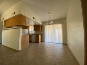 525 Close Ave in Henderson, NV - Building Photo - Building Photo