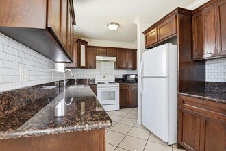 1614 W 39th Pl in Los Angeles, CA - Building Photo - Building Photo