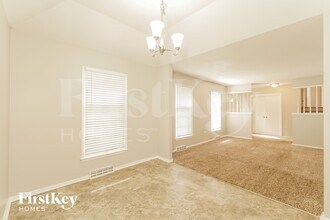 10328 Horton St in Overland Park, KS - Foto de edificio - Building Photo