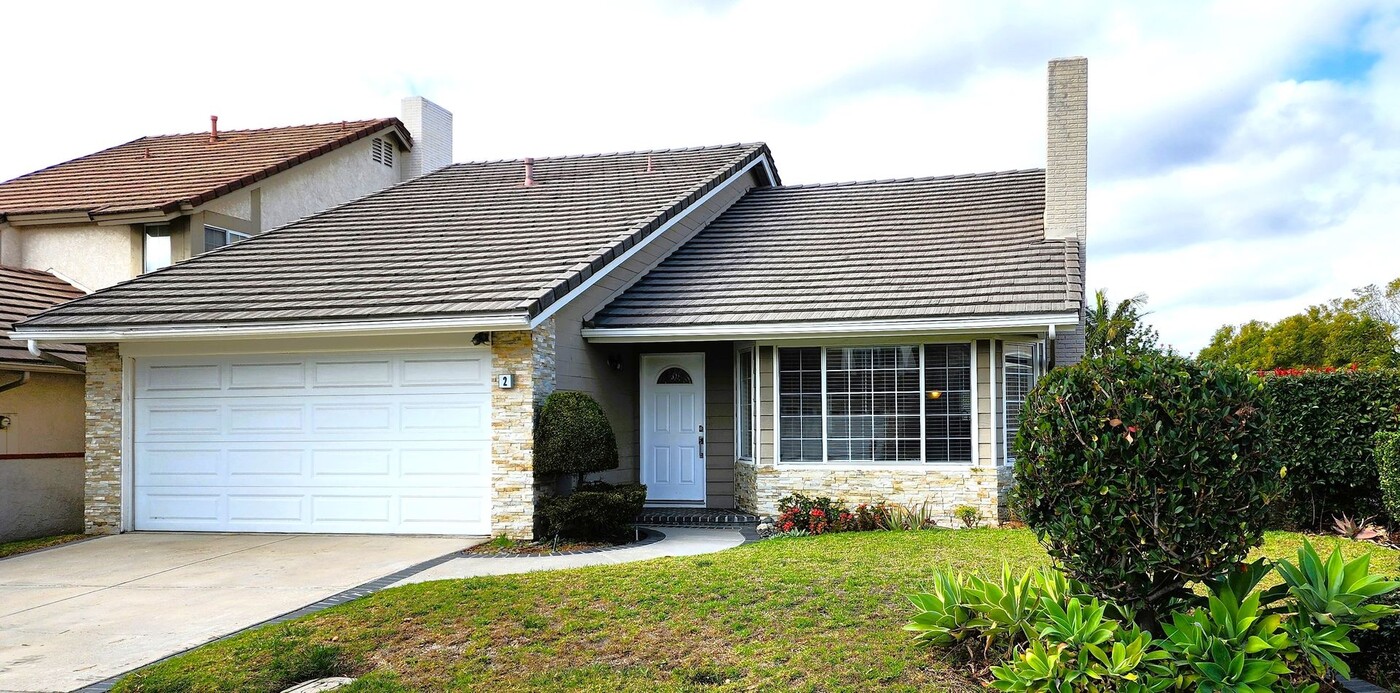 2 Shelby in Irvine, CA - Building Photo