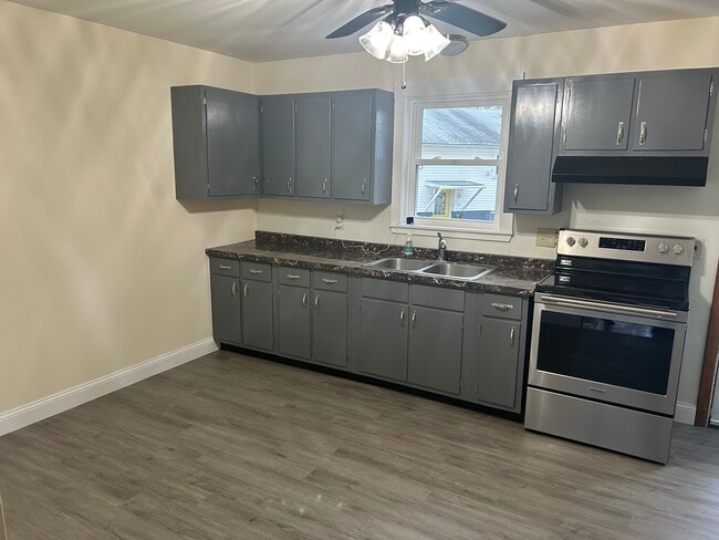 180 Johnson St, Unit 180 Johnson St #1 in Leominster, MA - Building Photo - Building Photo