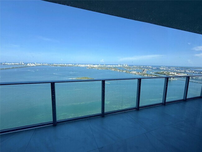 700 NE 24th St, Unit 5105 in Miami, FL - Building Photo - Building Photo