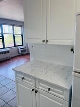 47 Davis Ave, Unit 4F in White Plains, NY - Foto de edificio - Building Photo