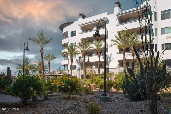 945 E Playa Del Norte Dr