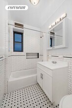 114 W 16th St in New York, NY - Building Photo - Building Photo