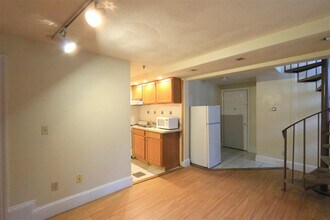 12 Mount Auburn St, Unit 2 in Cambridge, MA - Building Photo - Building Photo