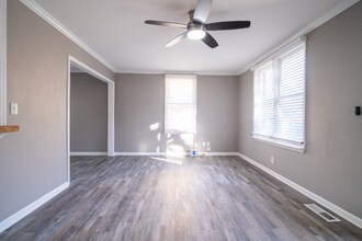 2912 Glenwood Ave SE in Atlanta, GA - Foto de edificio - Building Photo