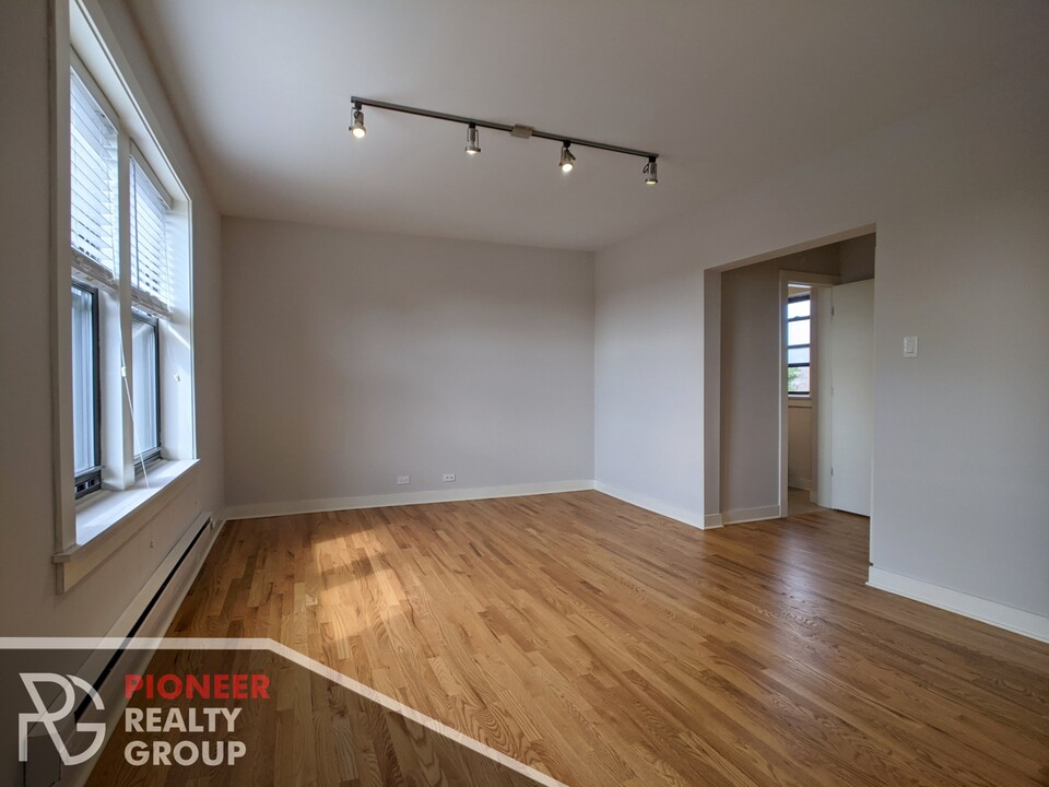 3709 N Sheffield Ave, Unit 3712-404 in Chicago, IL - Building Photo