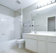 212 Rolling Springs Ln in Dickinson, TX - Building Photo - Building Photo