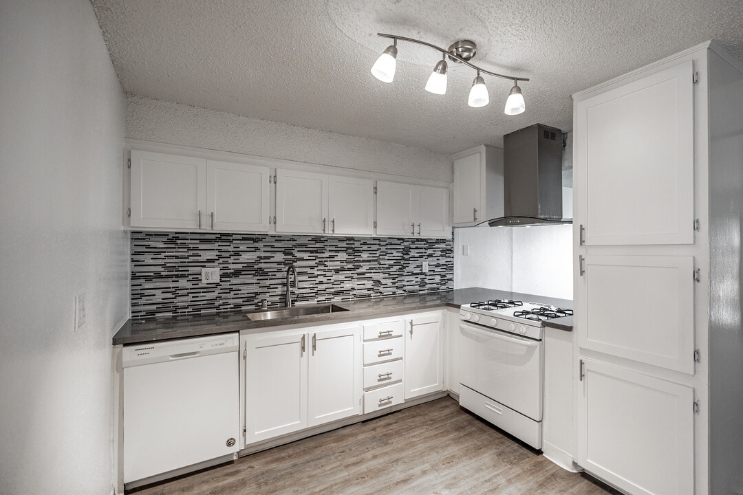 Villa Pacific Townhomes in Westminster, CA - Foto de edificio