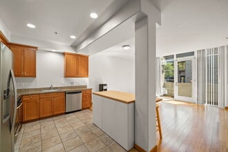 360 W Ave 26, Unit 139 in Los Angeles, CA - Building Photo - Building Photo