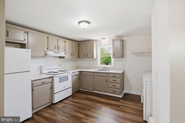 property at 1130 E Park Ave