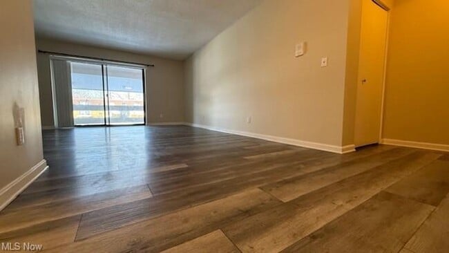 1263 Lost Nation Rd in Willoughby, OH - Building Photo - Building Photo