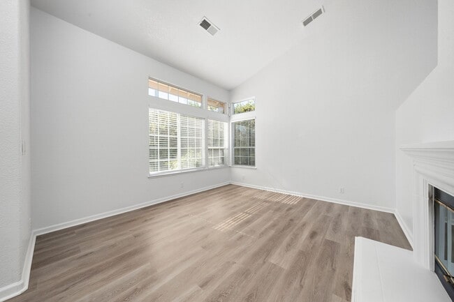 404 Ruby Ct in Roseville, CA - Building Photo - Building Photo