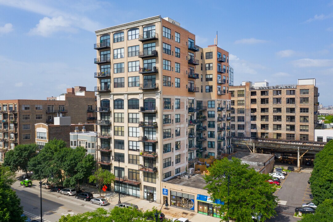 Landmark Lofts in Chicago, IL - Building Photo