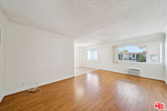 7548 Hampton Ave in West Hollywood, CA - Building Photo - Building Photo
