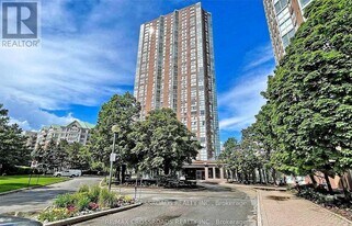 7 Concorde Pl in Toronto, ON - Building Photo