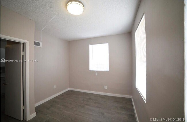 2345 NW Flagler Terrace in Miami, FL - Building Photo - Building Photo