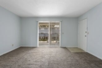 8704 Wornall Rd in Kansas City, MO - Building Photo - Building Photo