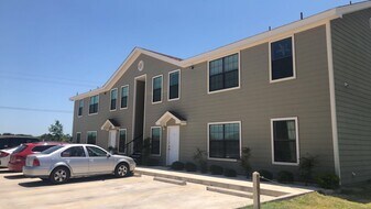 1305 Kings Way, Unit 1A in Del Rio, TX - Building Photo