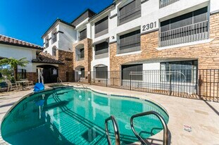 Metro Tempe Apartments in Tempe, AZ - Building Photo