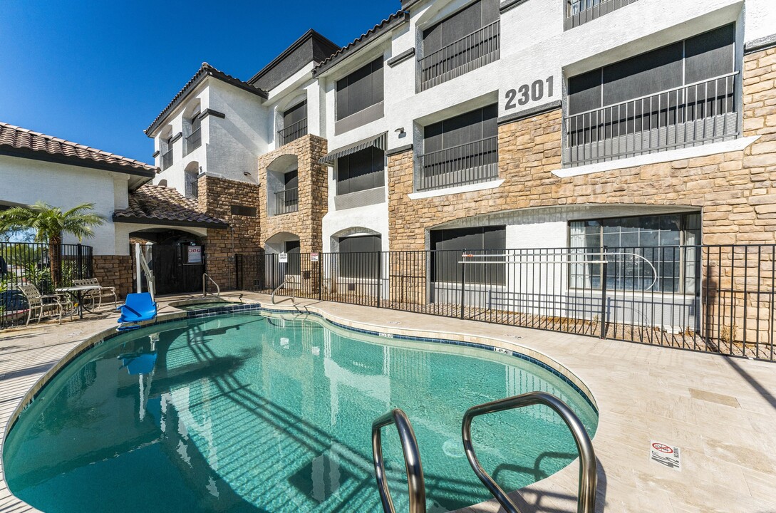 Metro Tempe Apartments in Tempe, AZ - Building Photo