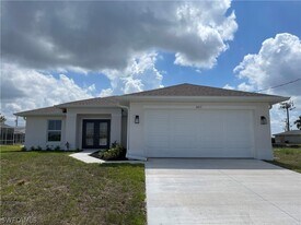 2611 NW 4th Pl in Cape Coral, FL - Building Photo