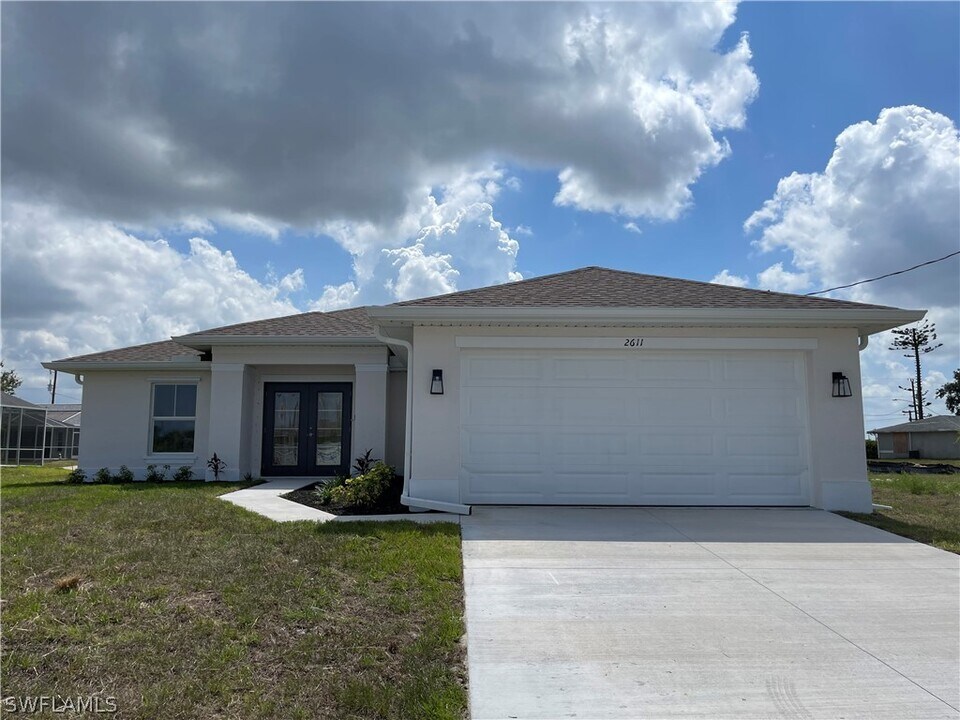 2611 NW 4th Pl in Cape Coral, FL - Building Photo