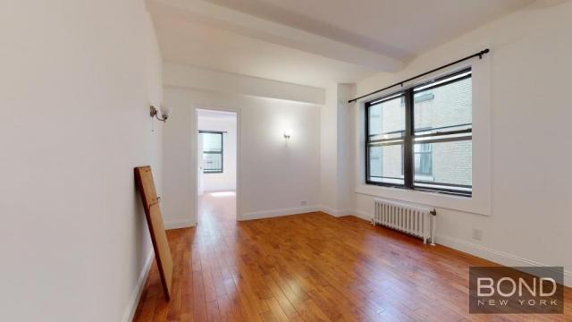 201 E 35th St in New York, NY - Building Photo - Building Photo