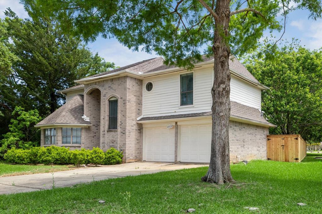 2919 Great Lakes Ave in Sugar Land, TX - Building Photo