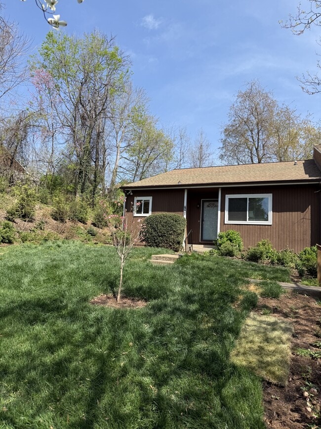 property at 980 Sutton Ct