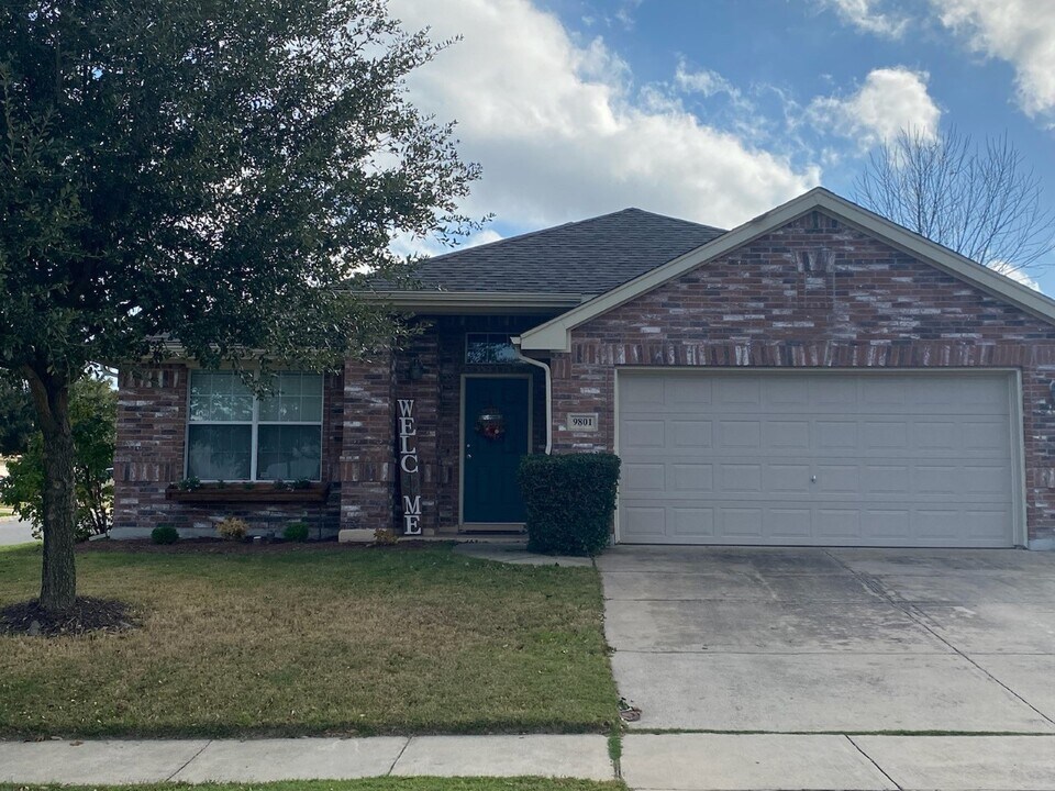 9801 Willowick Ave in Fort Worth, TX - Foto de edificio