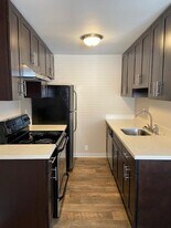 Heather Court in Tacoma, WA - Building Photo