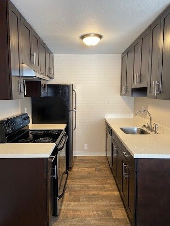 Heather Court in Tacoma, WA - Building Photo