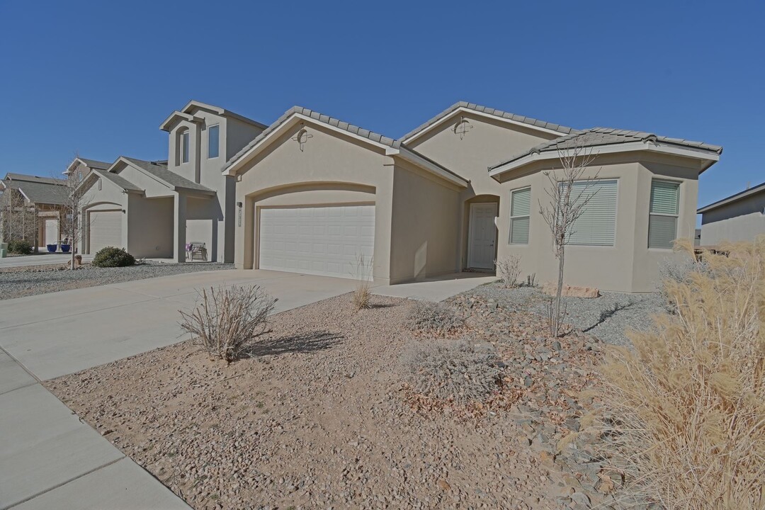 2705 Camino Plata Loop NE in Rio Rancho, NM - Building Photo