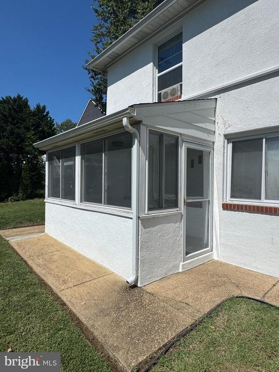 property at 871 Highland Ave