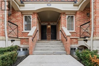 2464 Post Rd in Oakville, ON - Building Photo - Building Photo