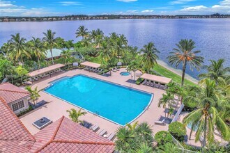 5271 SW 173rd Ave in Miramar, FL - Foto de edificio - Building Photo