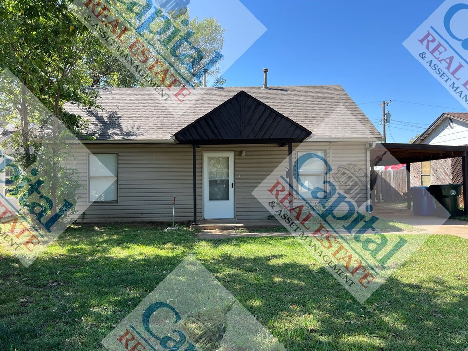 2131 Pearson Dr in Midwest City, OK - Building Photo