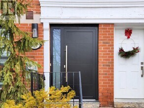 139 John West Way in Aurora, ON - Building Photo - Building Photo