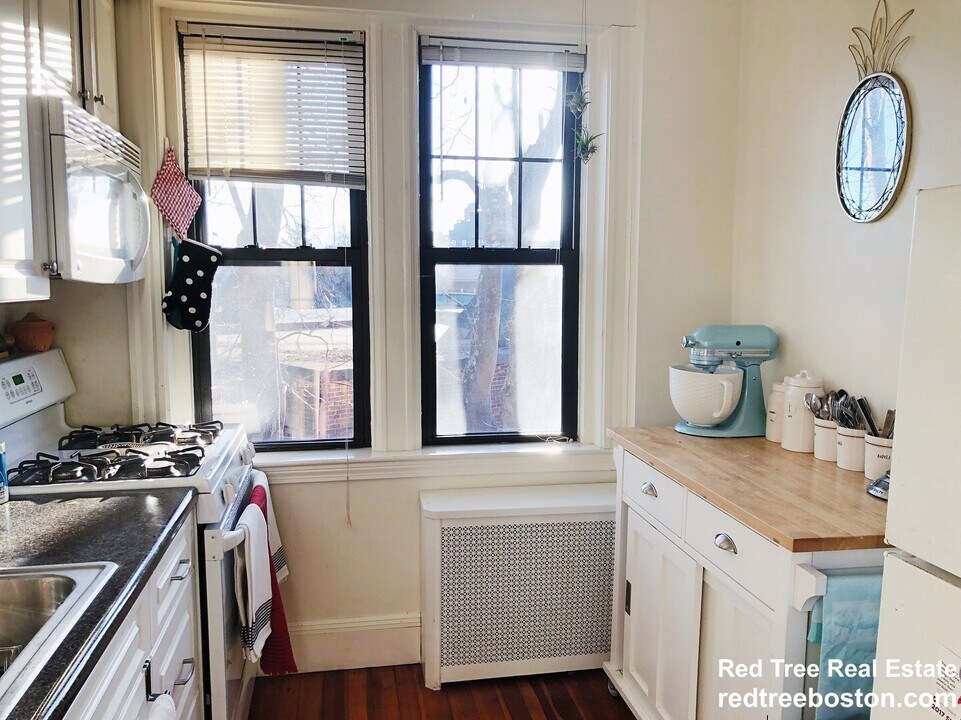 1997 Commonwealth Ave, Unit 24 in Brighton, MA - Building Photo