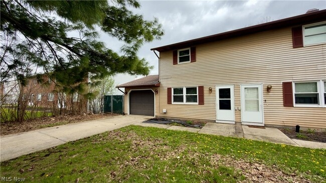 239 Brunswick Dr in Elyria, OH - Building Photo - Building Photo