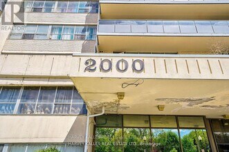 2000 Sheppard Ave W in Toronto, ON - Building Photo - Building Photo