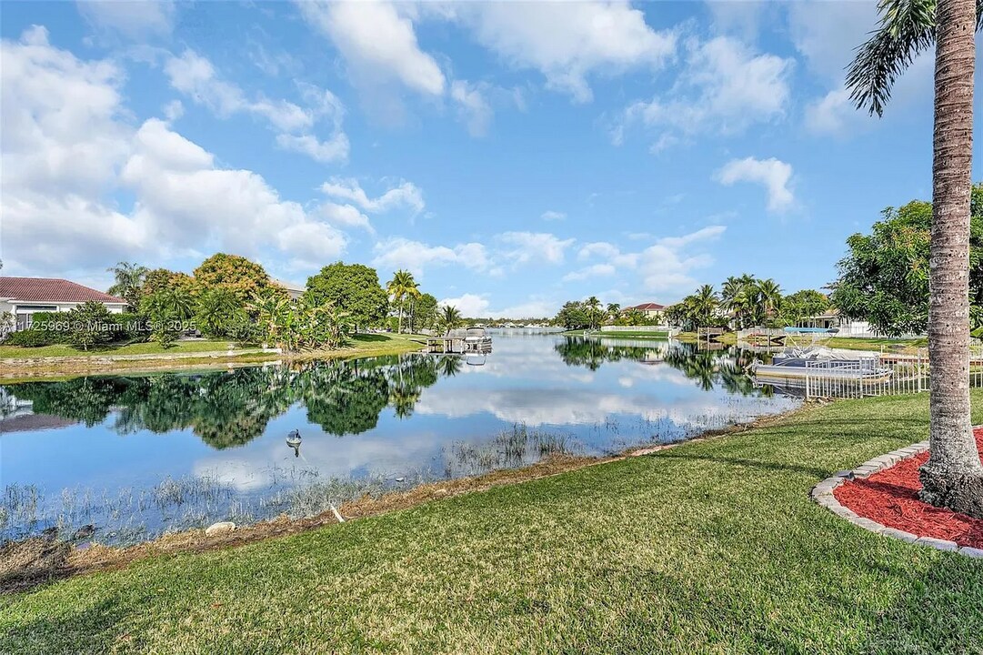 19383 NW 23rd St in Pembroke Pines, FL - Building Photo