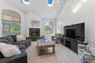 2586 E 6710 S in Cottonwood Heights, UT - Building Photo