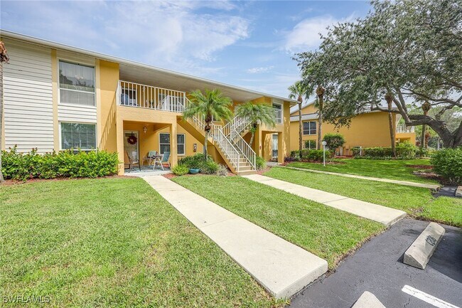 1210 Yesica Ann Cir in Naples, FL - Foto de edificio - Building Photo