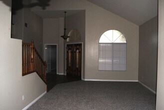 10101 St Albans Ave in Bakersfield, CA - Building Photo - Building Photo